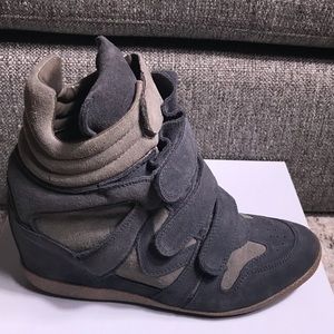 Steve Madden Highlights Wedge Sneaker